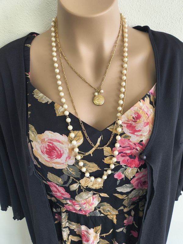 NWT Multilayered necklace pearl chain and locket