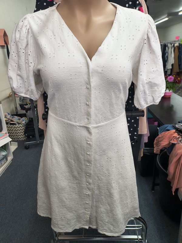 Size XL Downeast white eyelet button front mini dress