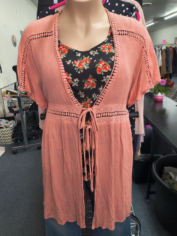 1x Maurices peach kimono with lace long length