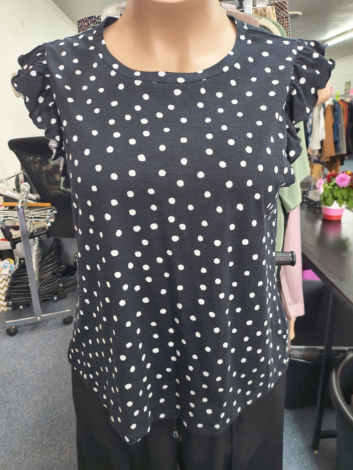 XL Maurices NWT black polka dot ruffle shoulder top