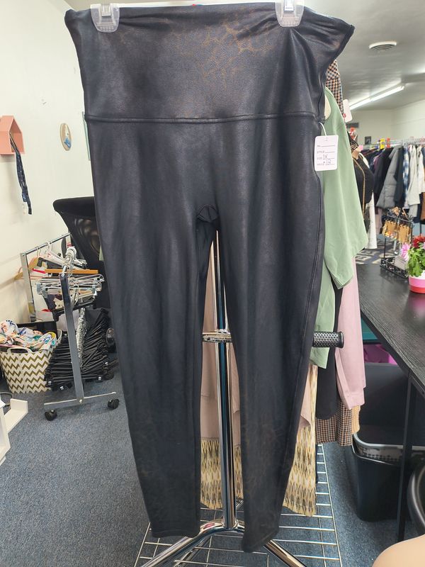 1x Petite Spanx leather look shaping leggings with animal print