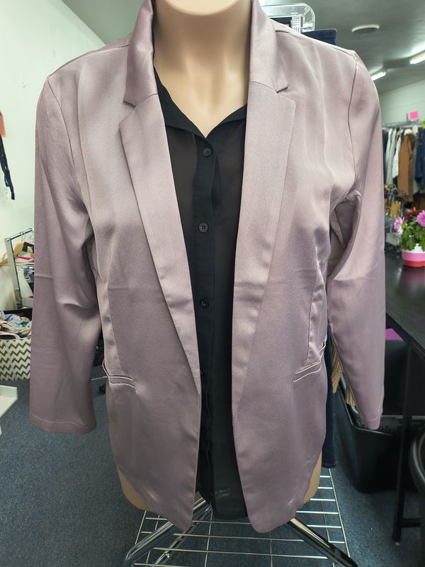 Size XL NWT Maurices light pink/gray shiny blazer jacket