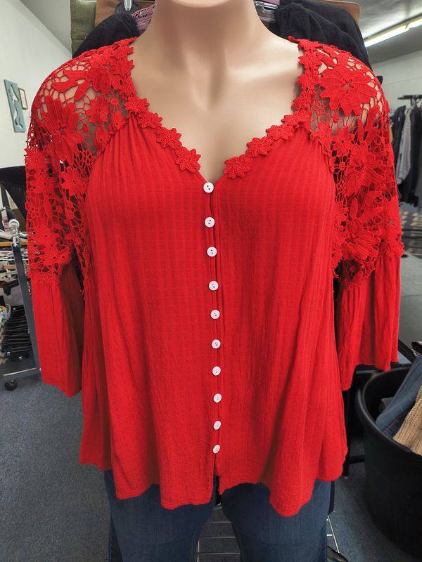 Size XL Red lace button front top pretty