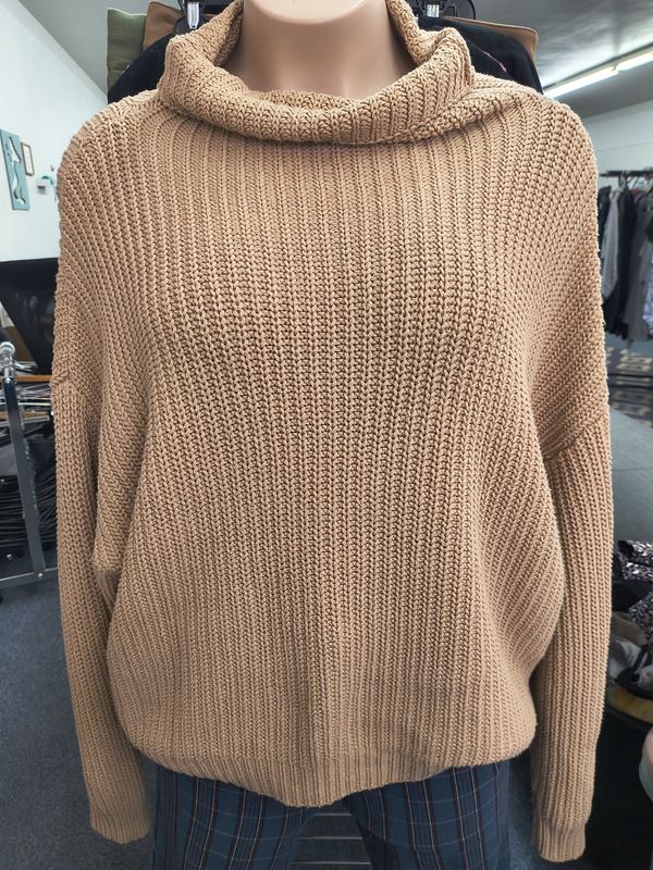 XL/XXL Chelsea DeBoer tan oversized turtleneck sweater chunky knit