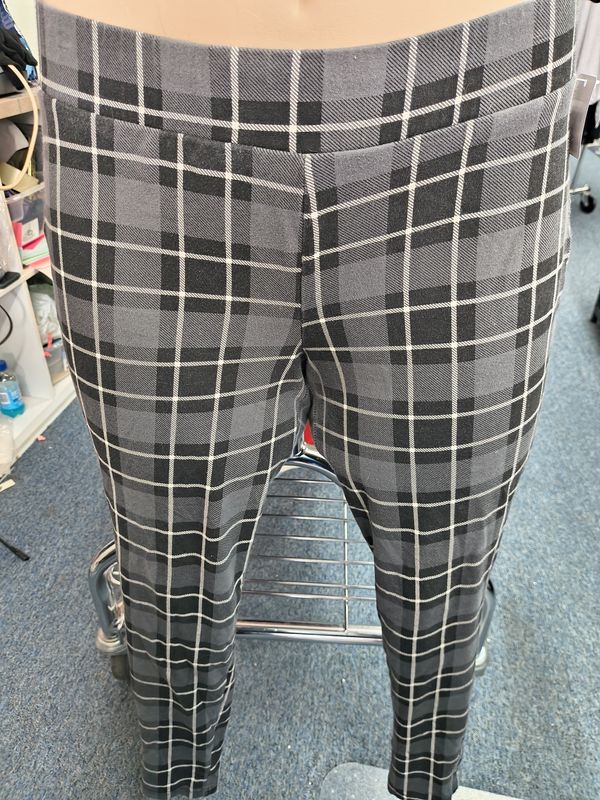 2x Torrid gray and black plaid knit leggings