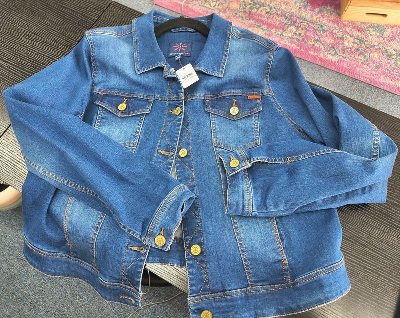 Size 16 Isaac Mizrahi Live denim jacket with stretch 1x
