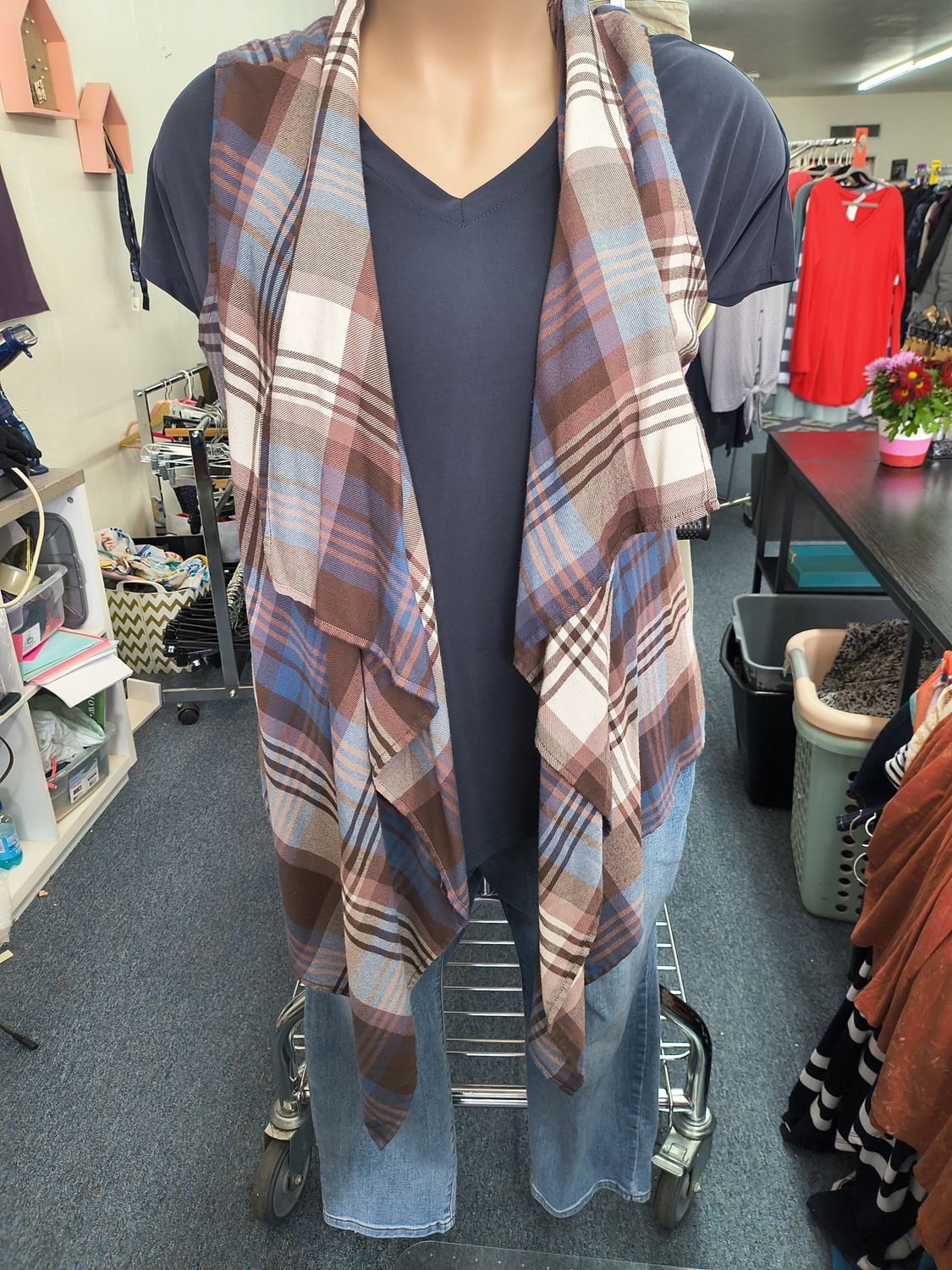 Size 1x Maurices open front plaid cascade vest