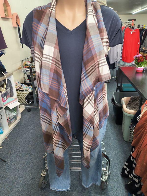 Size 1x Maurices open front plaid cascade vest