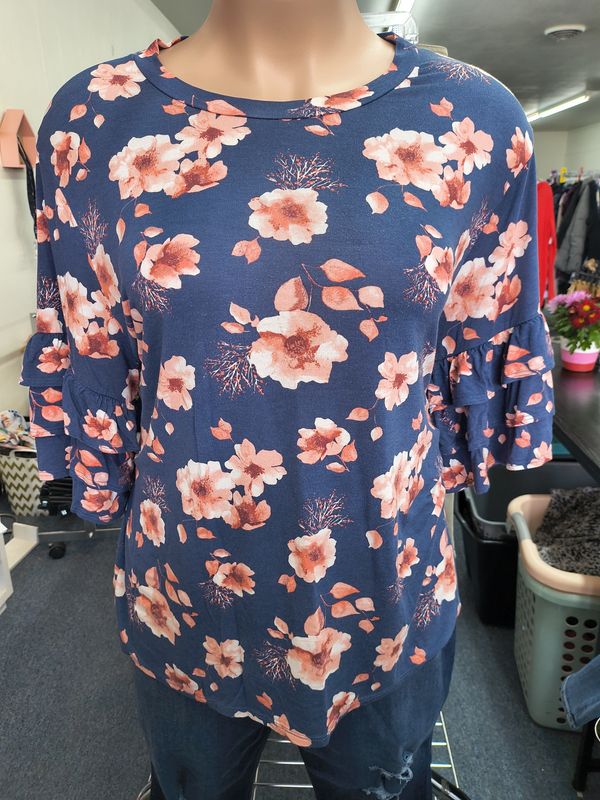 2x Floral ruffle sleeve knit stretch top