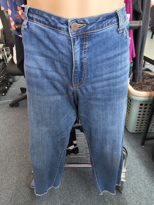 20W Kut from the Kloth cutoff crop stretch jeans