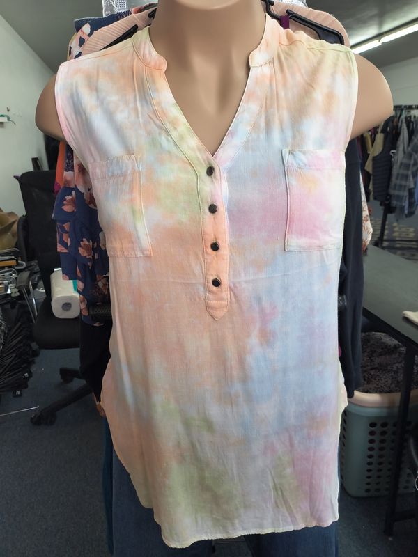 2x Torrid tie-dye rainbow colored henley sleeveless top