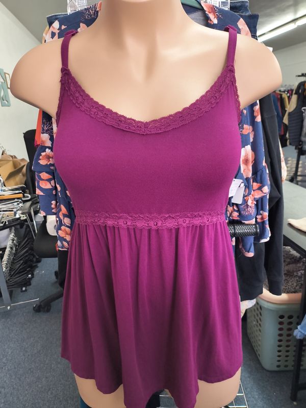 3x Torrid super soft knits lace trim purple tank top