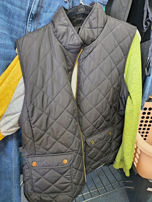 1x St John's Bay black quilted zip front vest