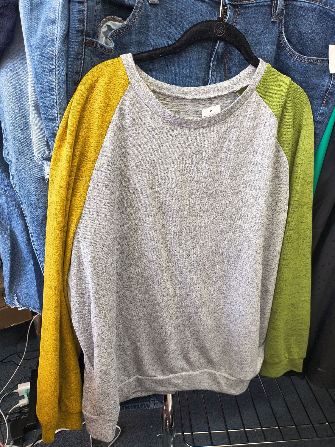 1x Gray yellow and green soft sweatshirt top