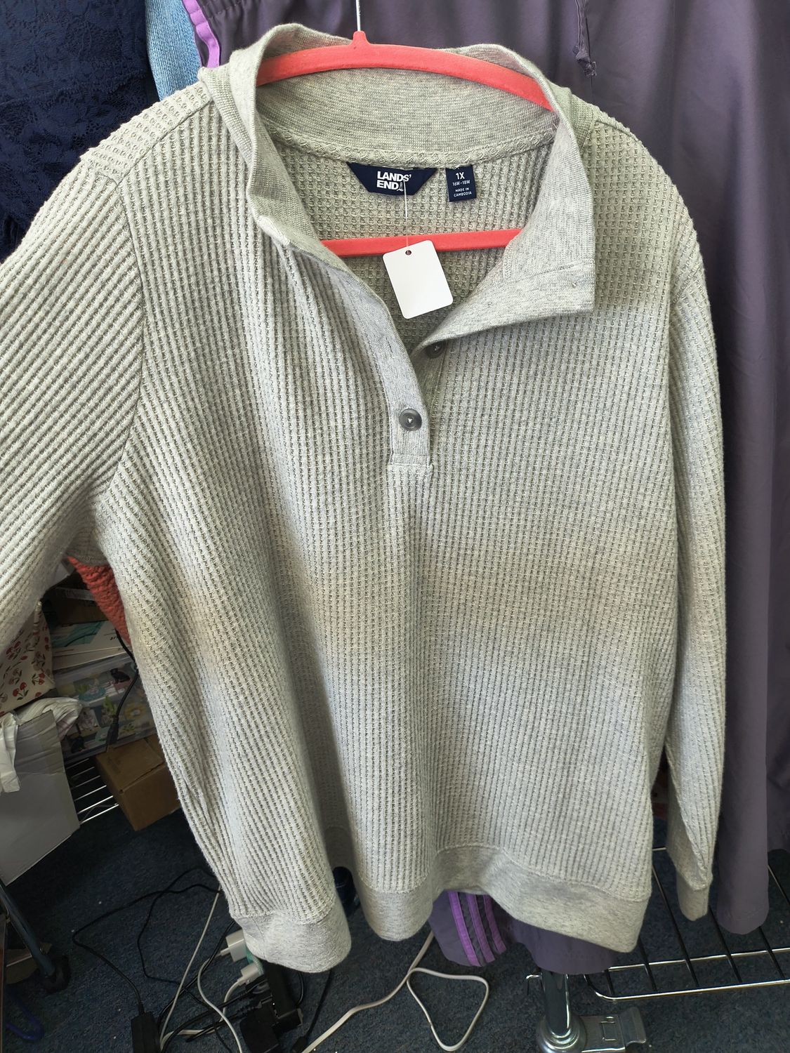 1x Land's End soft thermal gray sweatshirt henley top