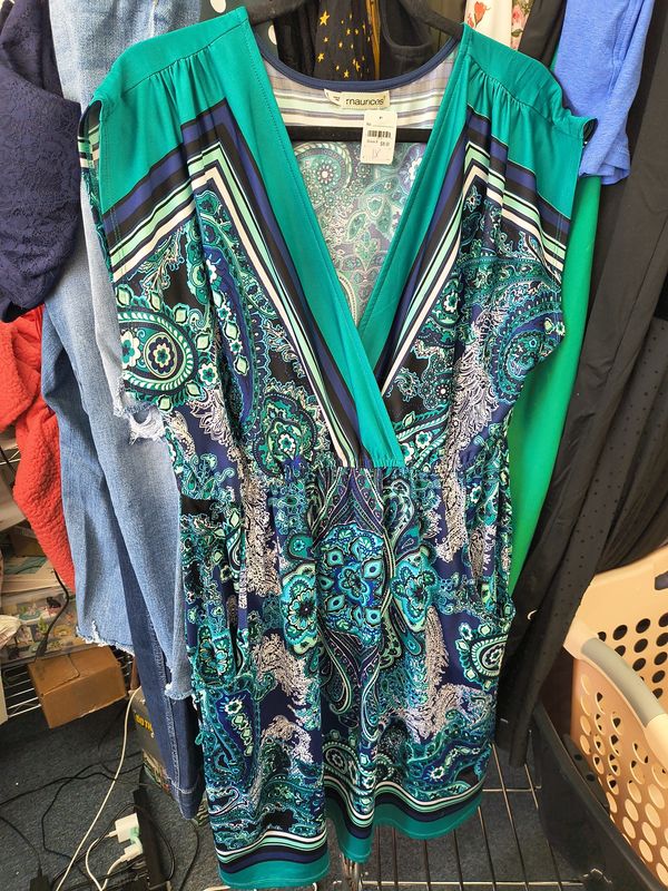 1x Maurices knit paisley fitted dress with pockets