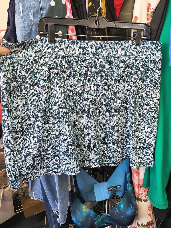 Size XXL Tranquility blue patterned knit skort