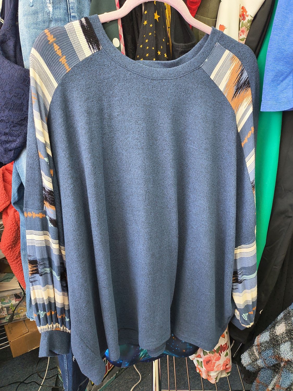 Size XXL Maurices soft long sleeve top with print sleeve