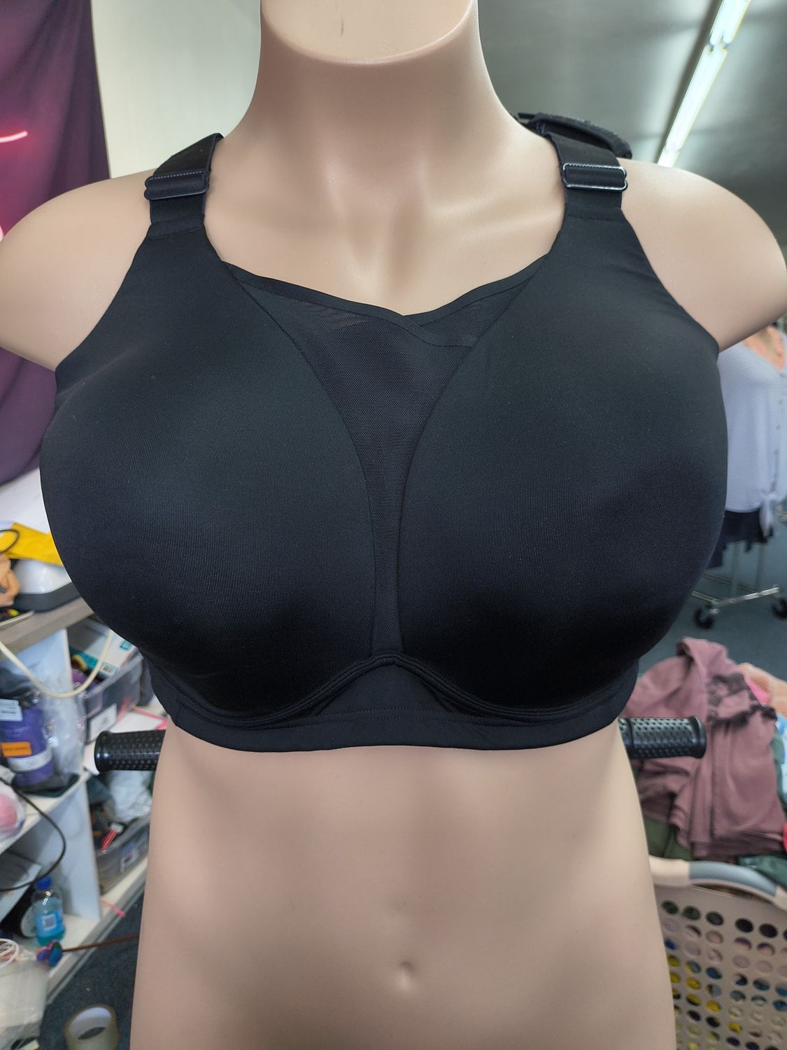 42G NWT Livi Active medium impact wicking black wireless sports bra