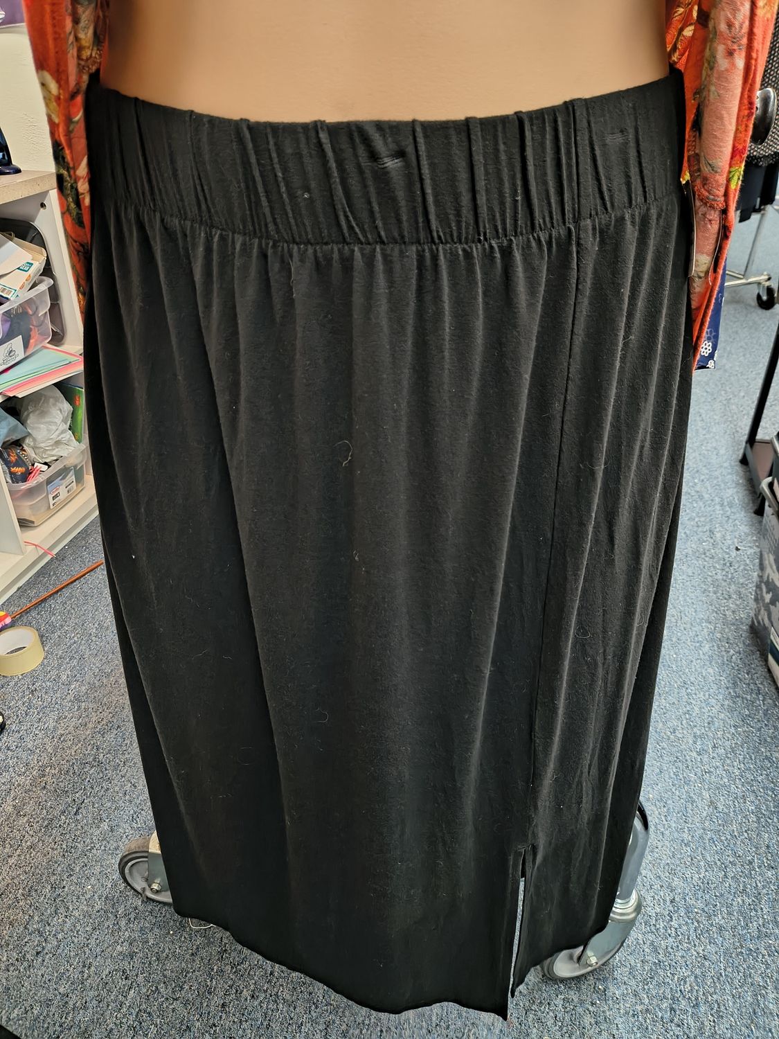 4x/5x Terra &amp; Sky black knit midi skirt with slit