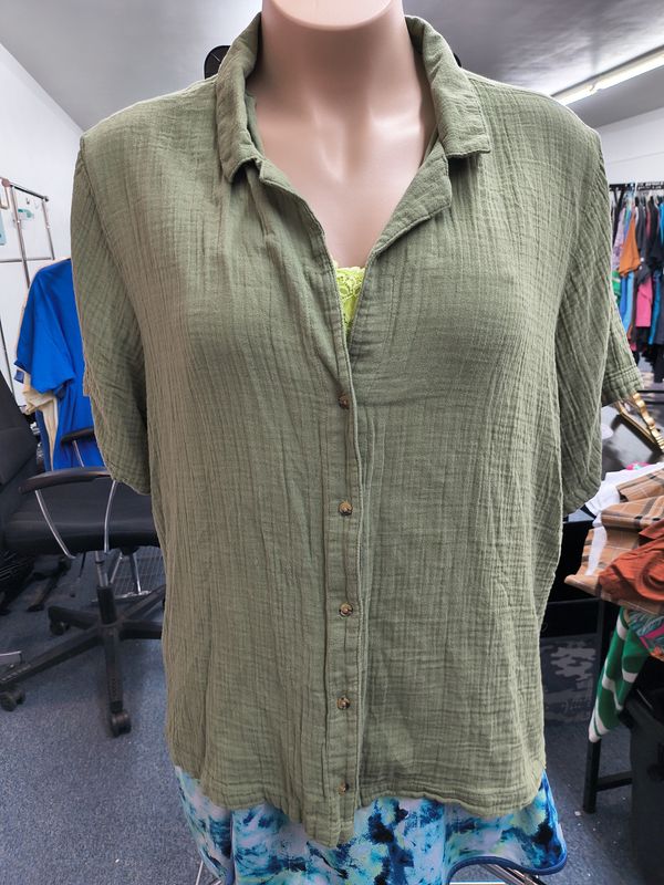 4x Old Navy olive green cotton button up shirt top