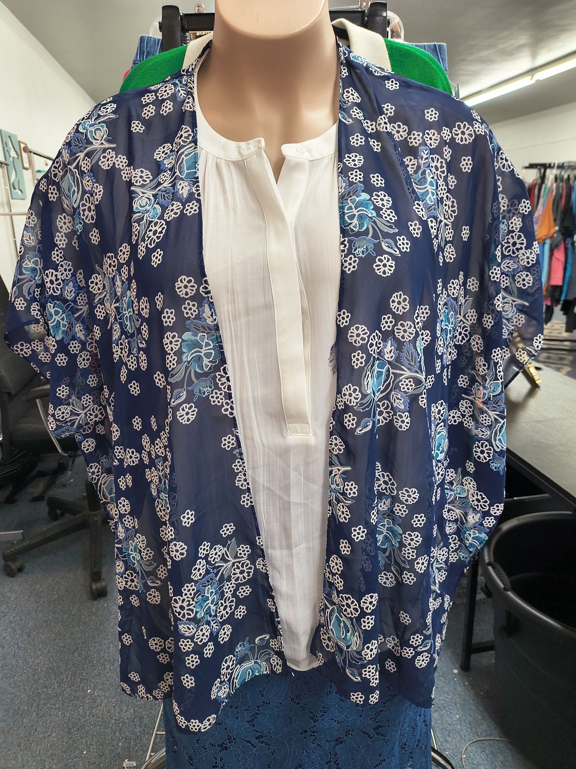 One size navy and blue floral kimono xl 1x 2x