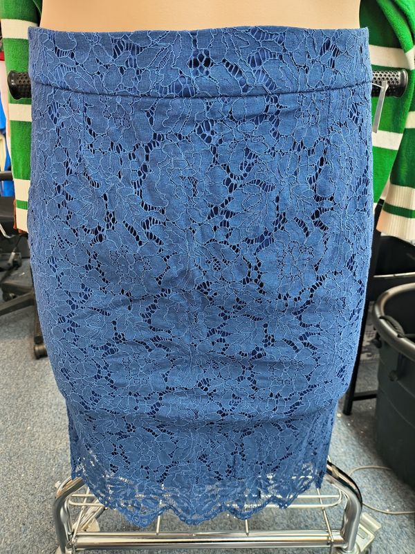 XL Lulus blue lace print pencil skirt lined