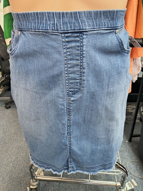 Size 16 Belle Kim Gravel denim knee length skirt 1x