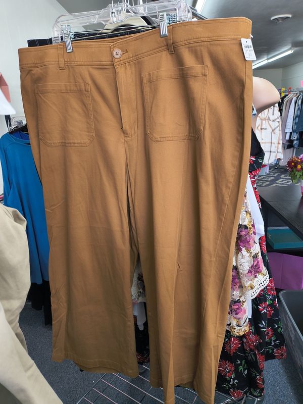 Size 24 Ava &amp; Viv camel wide leg patch pocket pants