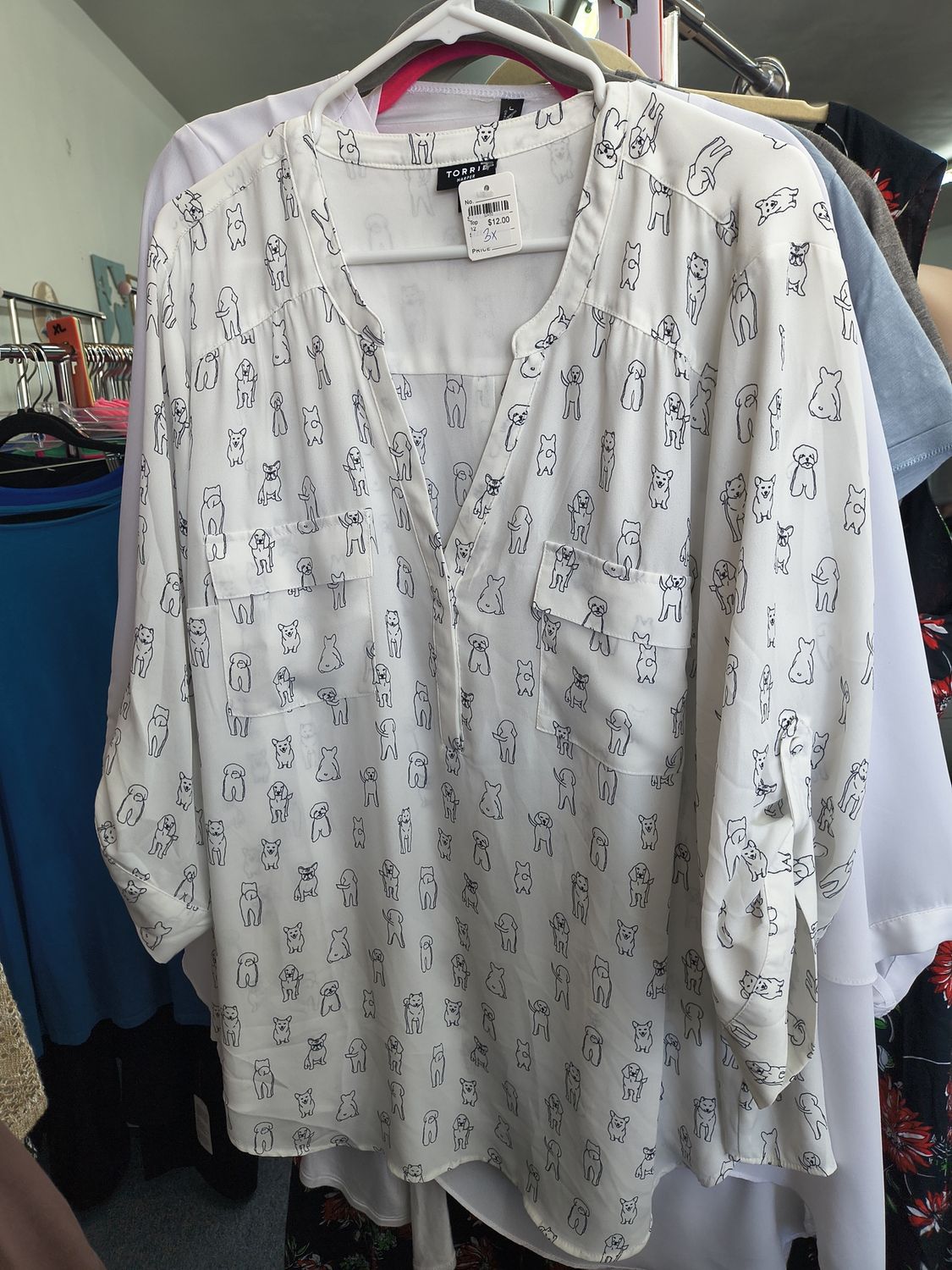Size 3x Torrid white Harper dressy top with dog print