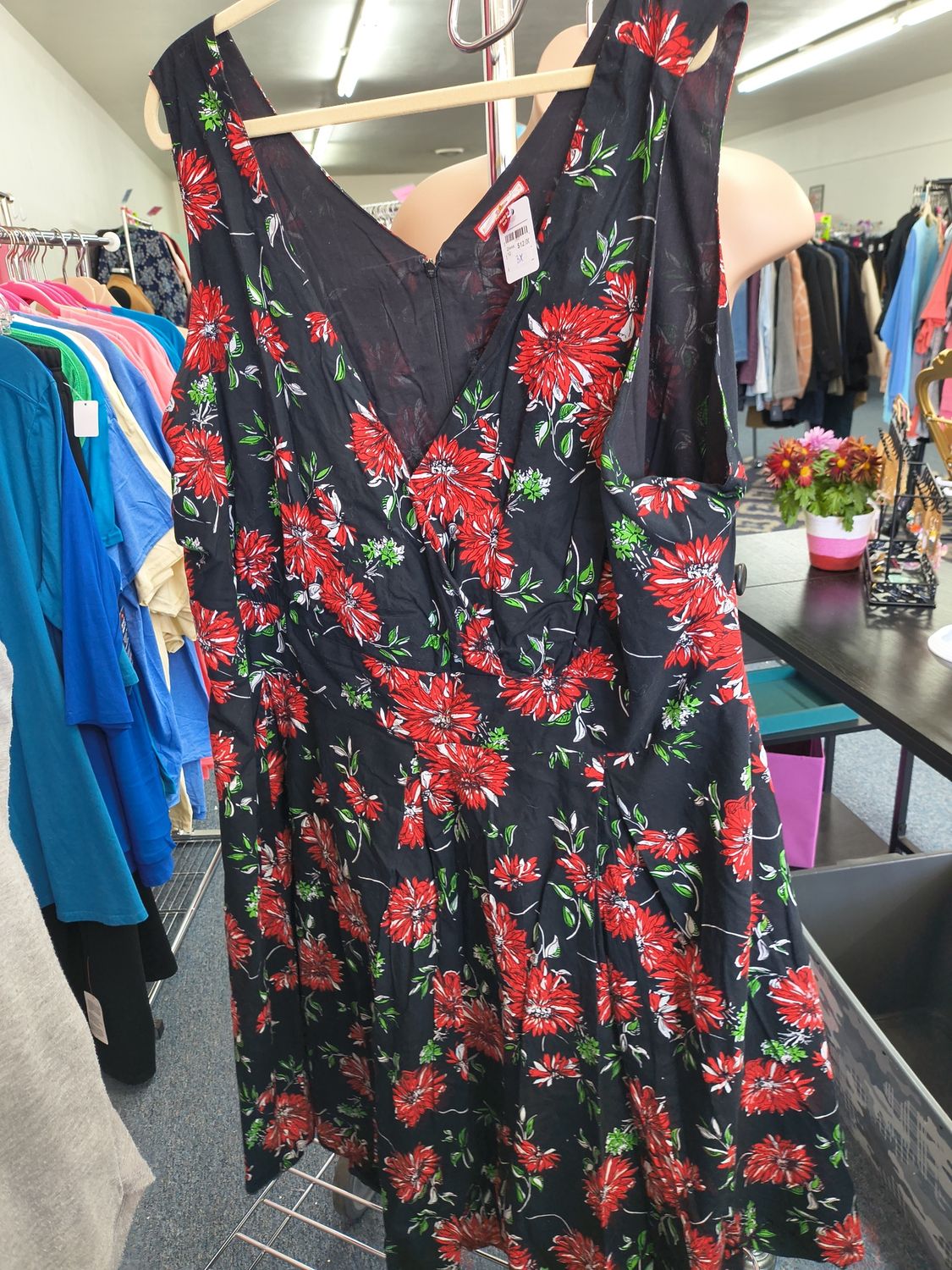 Size 28 black floral sleeveless dress 4x