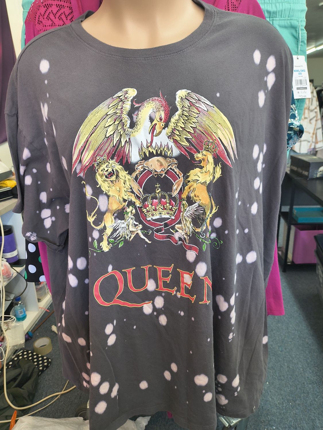 Size 3x Queen oversized acid washed band graphic tee