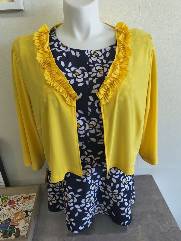 Size 3x yellow floral trim cropped knit cardigan coverup 22W