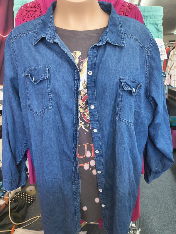 Size 4x Torrid denim button up shirt top runs small