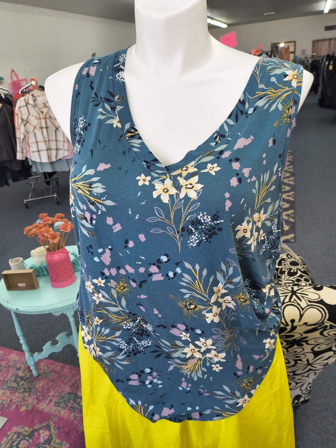 Size 2x Maurices knit floral tank top