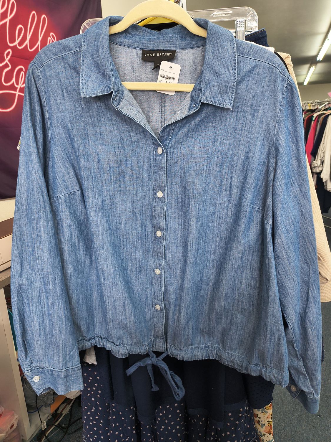 Size 18 Lane Bryant button front chambray shirt with tie