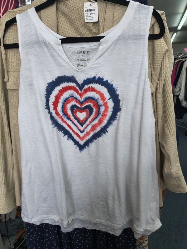 Size 2x Torrid white classic fit tank top heart graphic