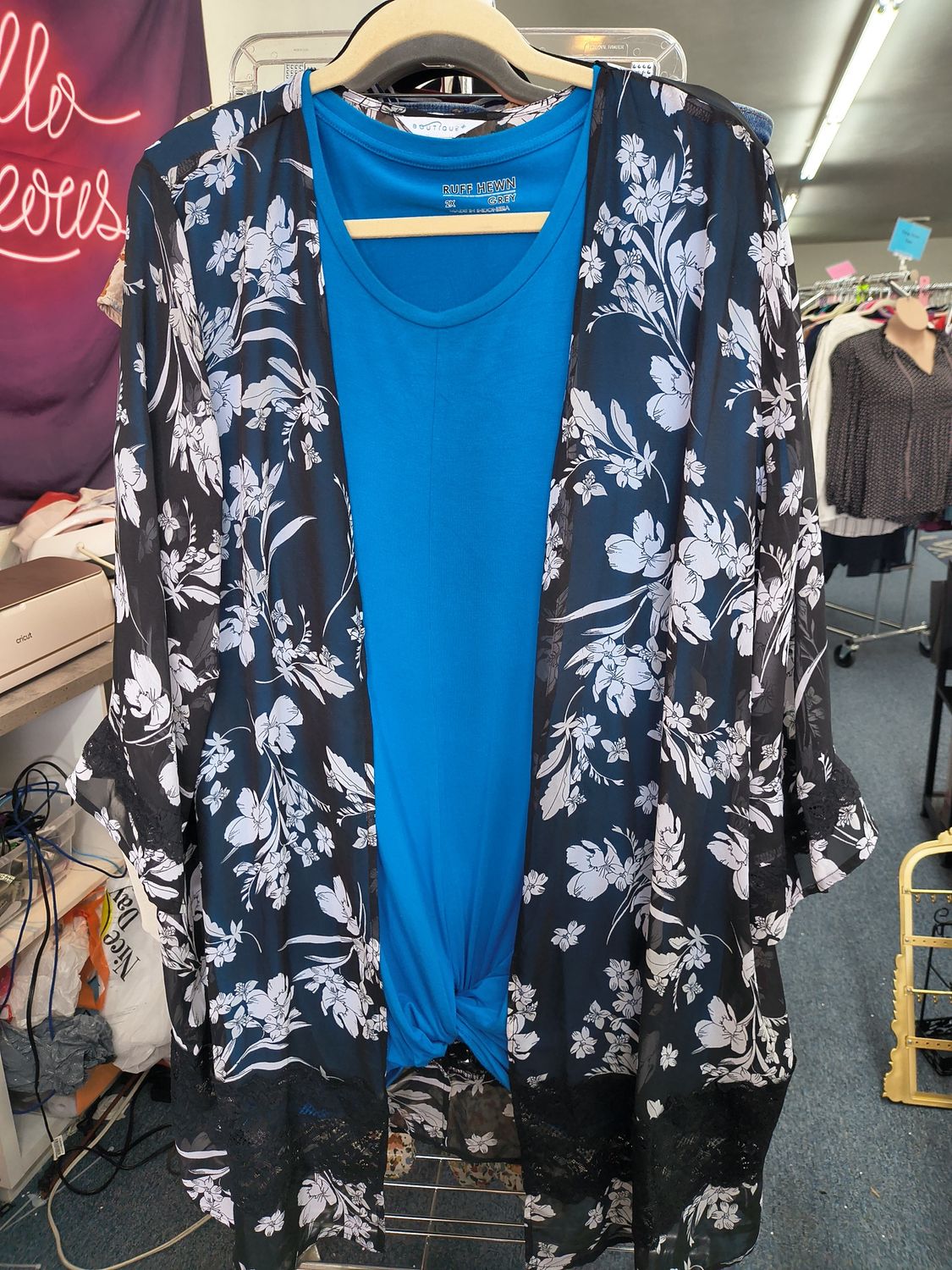 Size 2x Boutique+ black floral kimono with lace