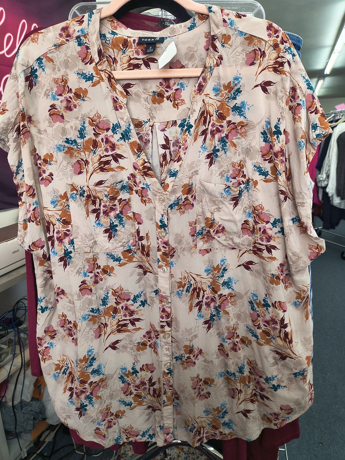 Size 2x Torrid floral button front top shirt