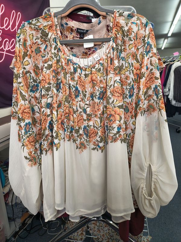 Size 3x Cato floral layered dressy top 22/24