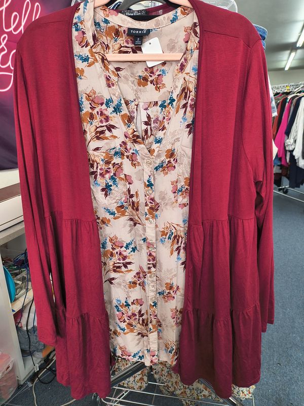 Size 2x Story Teller maroon open front cardigan top