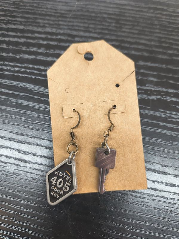 "Vintage Hotel" Handmade hotel key earrings black and bronze