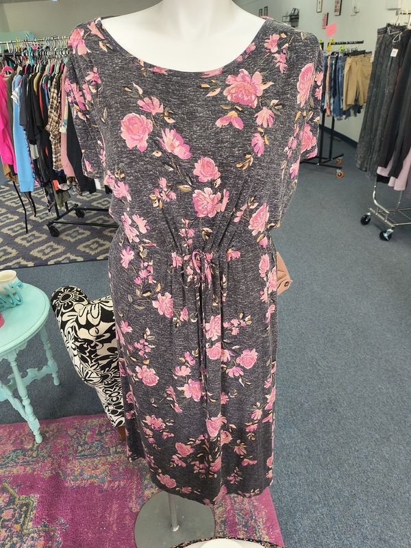 Size XXL Maurices knit floral midi dress with tie waist