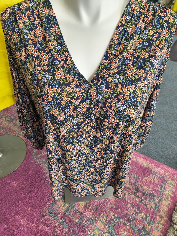 2x Vince Camuto floral navy knit dressy top