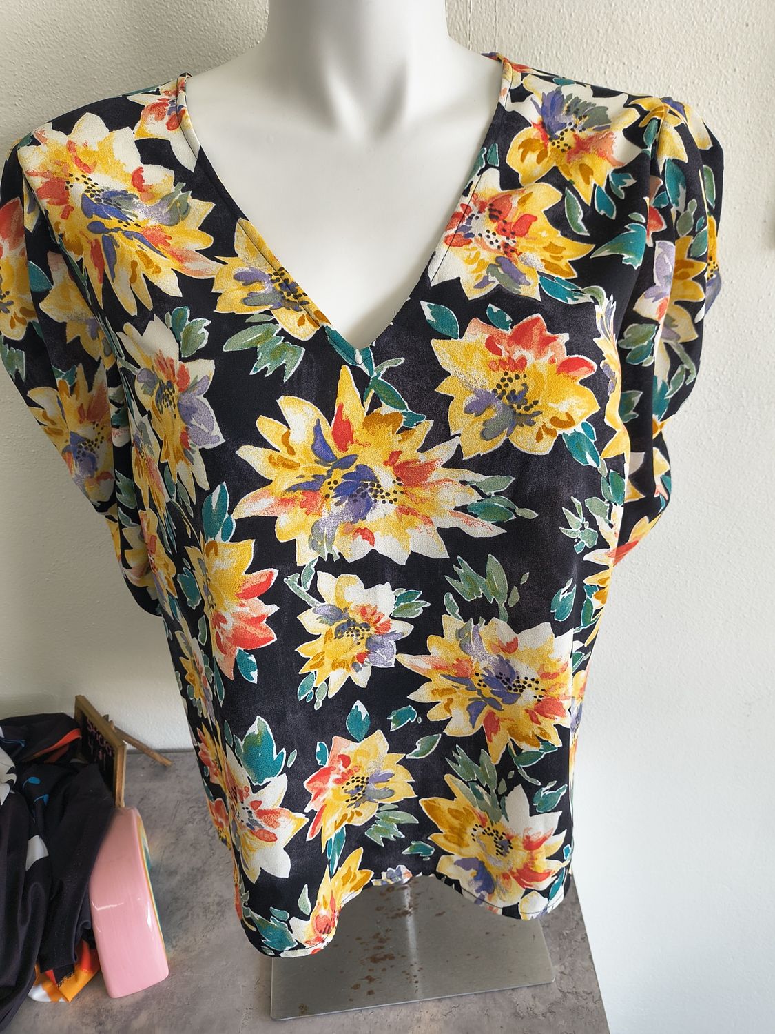 Size 2x Ava &amp; Viv floral puff sleeve dressy top