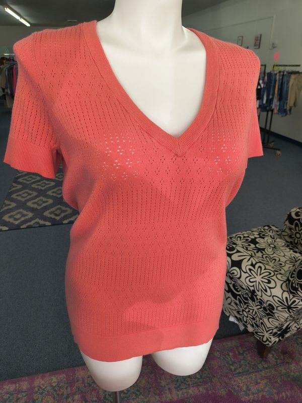 1x Torrid salmon colored eyelet short sleeve lightweight sweater