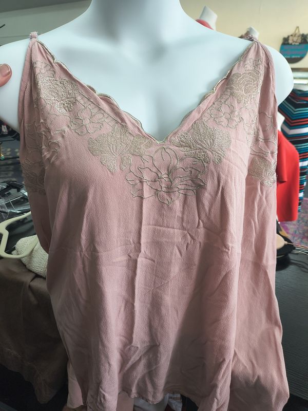 3x Maurices light pink tank top with floral embroidery