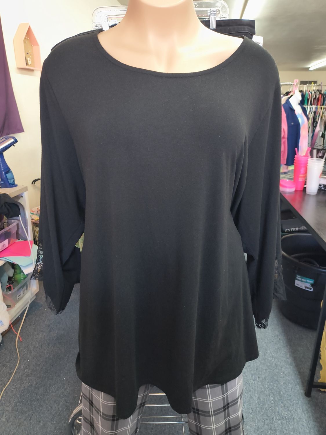 6x Torrid black tunic top with lace on sleeves dressy