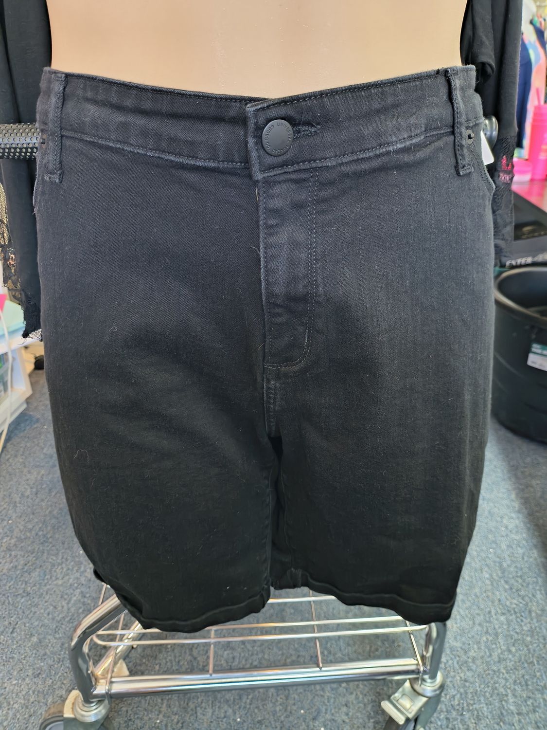 Size 26W Universal Thread black bermuda shorts stretchy
