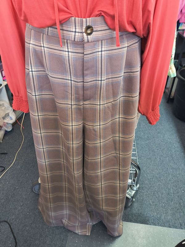 Size 28 short Studio Torrid NWT plaid wide leg dress pants